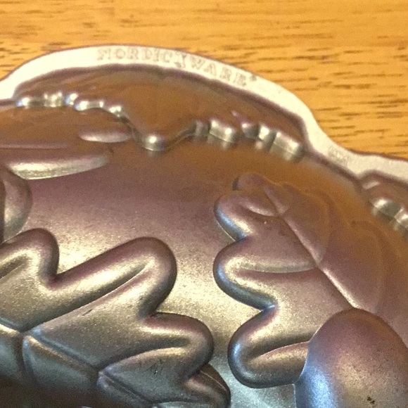 Nordic ware fall harvest Bundt pan - Picture 4 of 4
